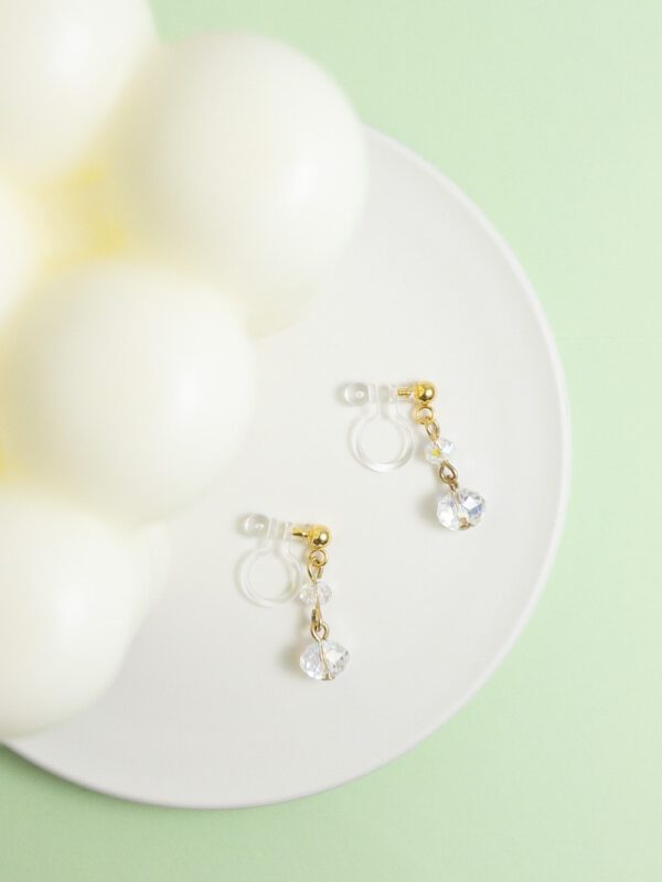 tohu-invisible-clip-on-earrings-crystal-d007g-gold4 雪人・無痛耳夾