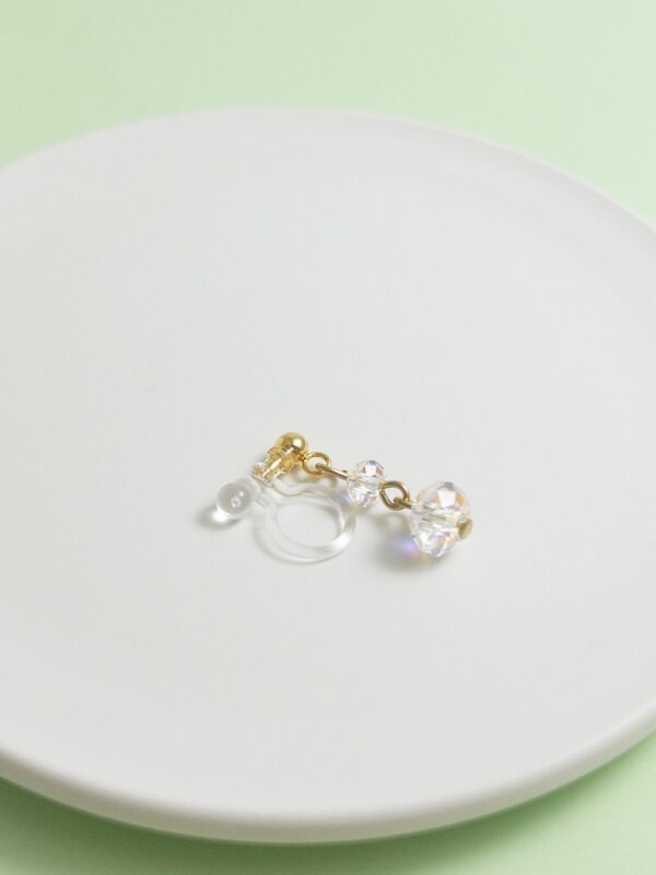 tohu-invisible-clip-on-earrings-crystal-d007g-gold6 雪人・無痛耳夾